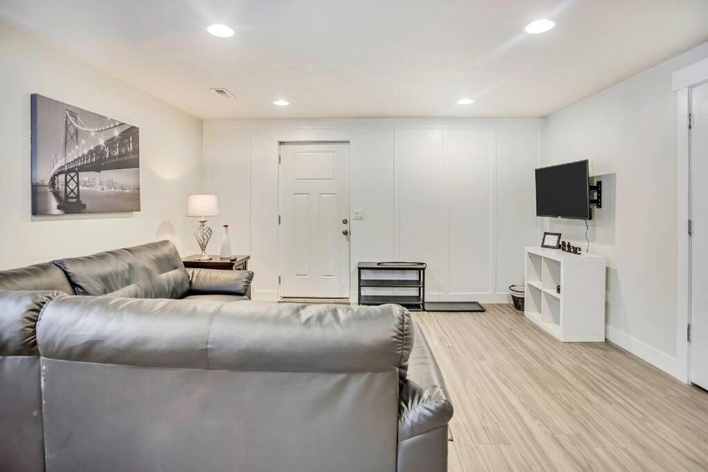 New Furnished 2Bd Apt! Great For Long Stays Vineyard Екстериор снимка