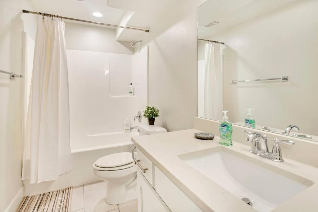 New Furnished 2Bd Apt! Great For Long Stays Vineyard Екстериор снимка